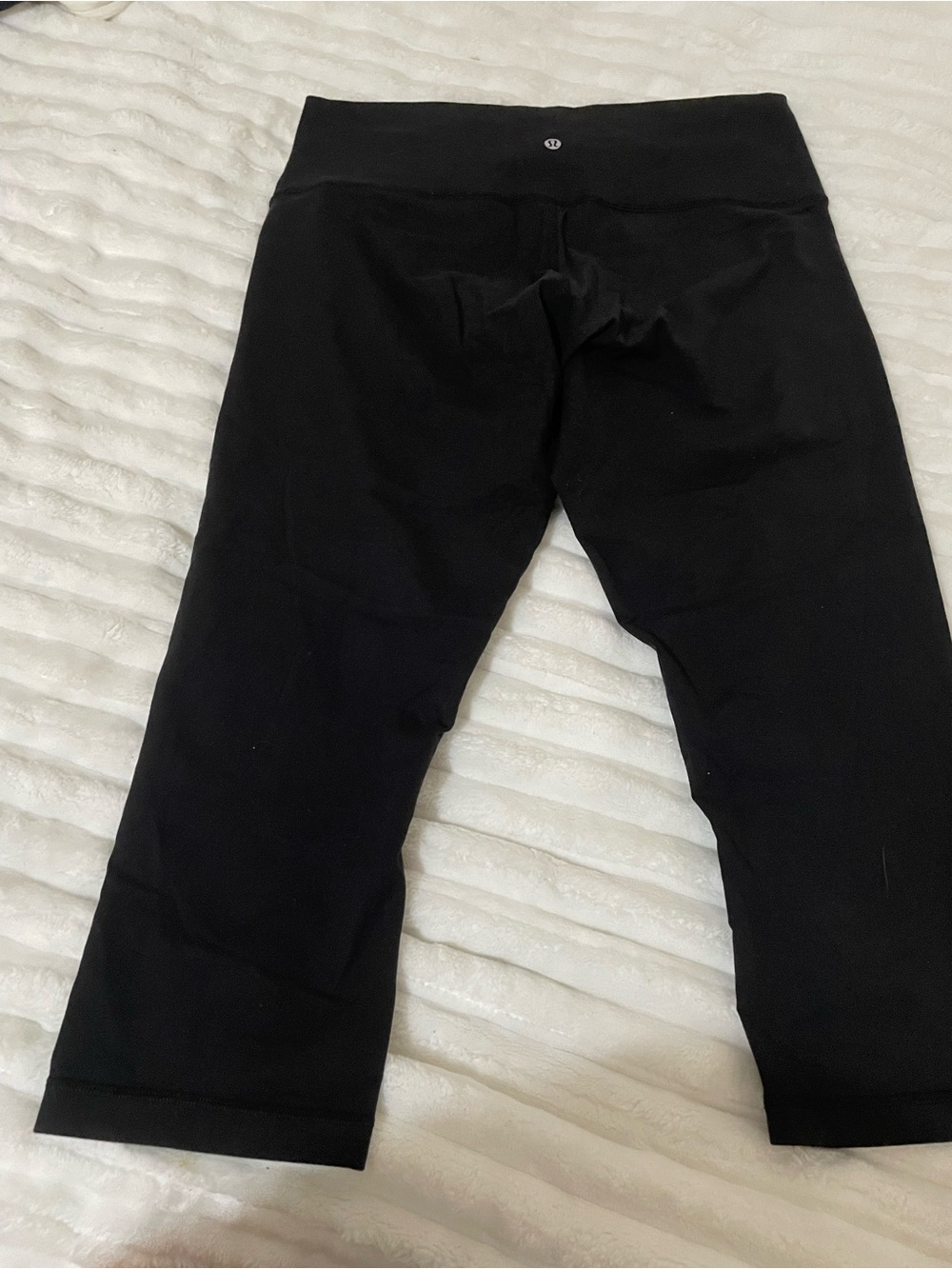 lululemon athletica women’s Black Capri Leggings - Picture 10 of 12